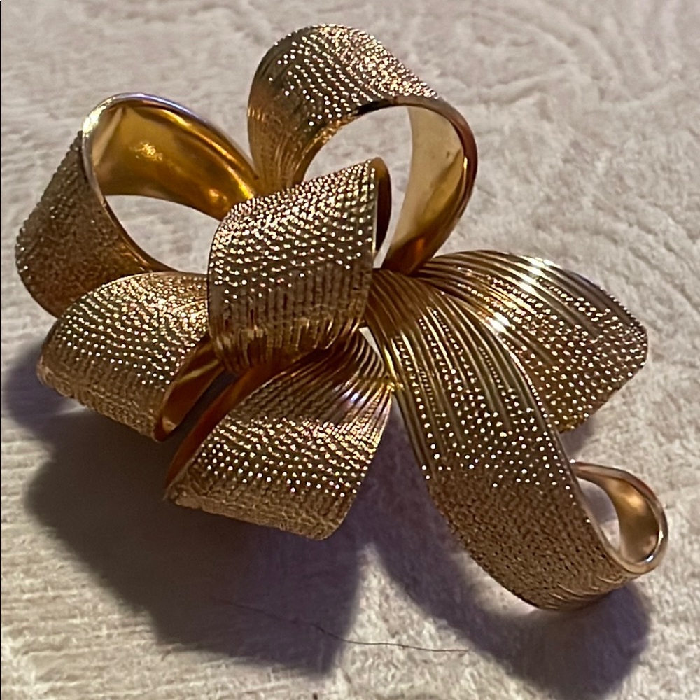 Grosse Germany Vintage Gold Plated Designer Bow Ribbon 1965 Brooch